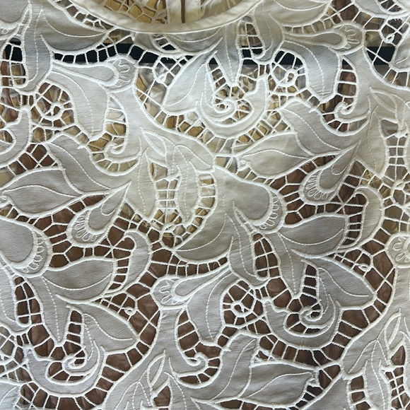 Express lace small top. - Picture 4 of 6